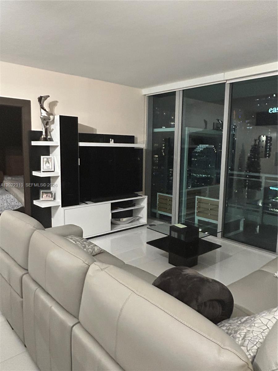92 Southwest 3rd Street, Unit 3703 Miami, FL 33130 - Photo 12 of 24