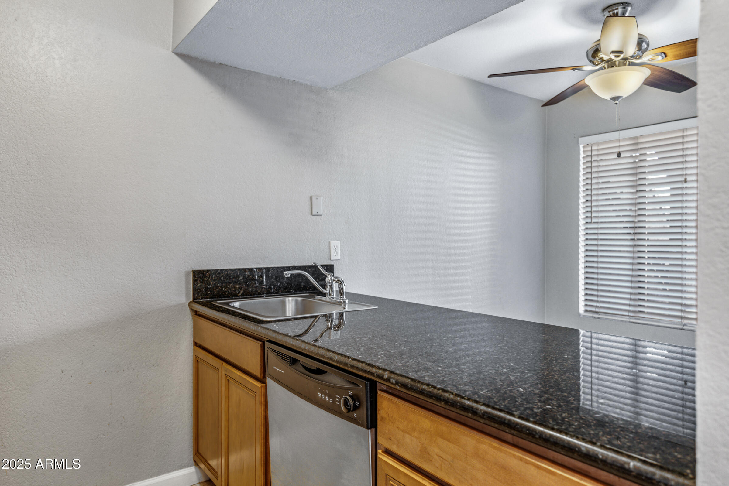 1241 North 48th Street, Unit 102 Phoenix, AZ 85008 - Photo 6 of 12 1241 N 48th St #102-6