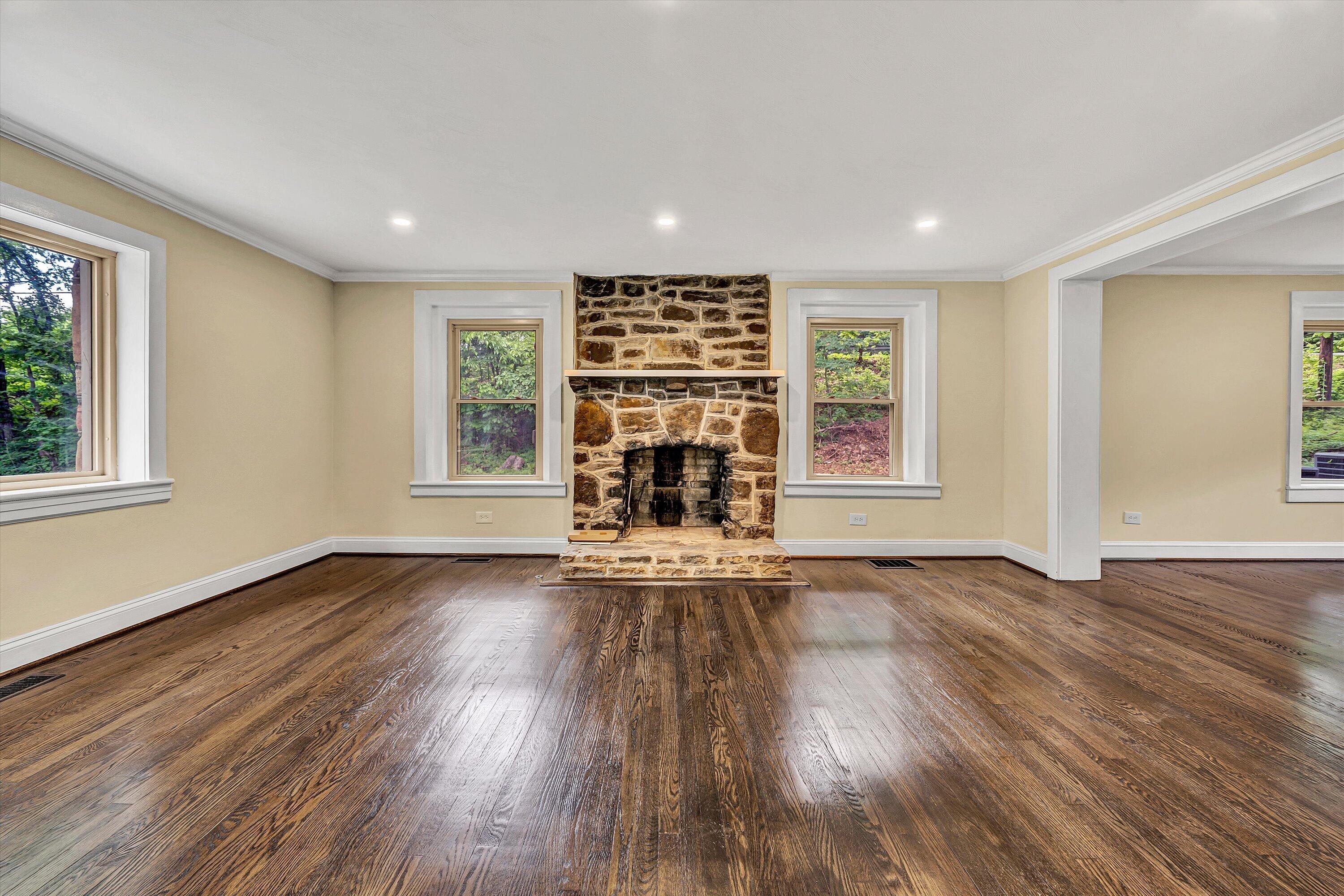 4714 Tobey Road Salem, VA 24153 - Photo 7 of 37 Living Room