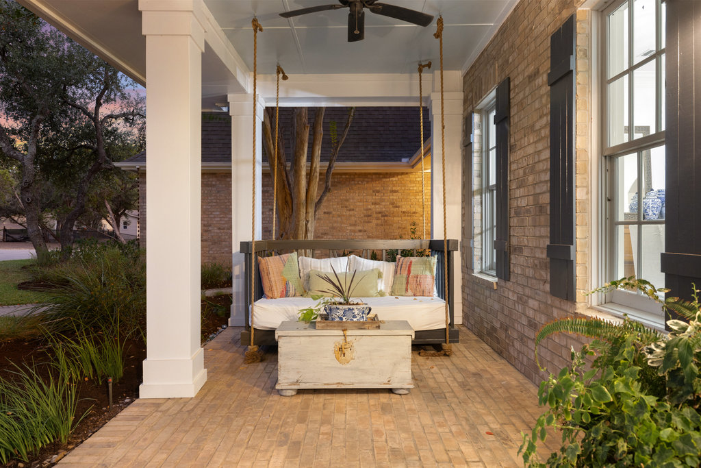 1350 Patterson Road Austin, TX 78733 - Photo 4 of 40 a living room filled with furniture