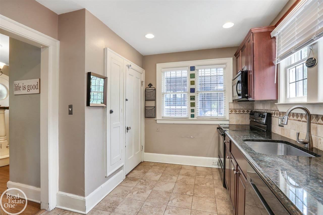 1223 Bishop Road Grosse Pointe Park, MI 48230 - Photo 16 of 35