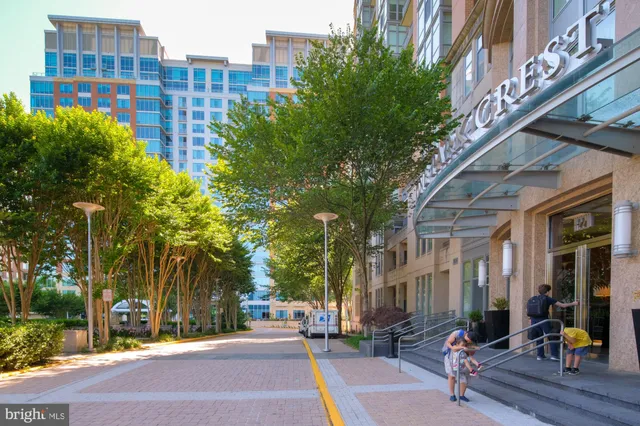 $775,000 | 8220 Crestwood Heights Drive, Unit 1215, McLean, VA 22102