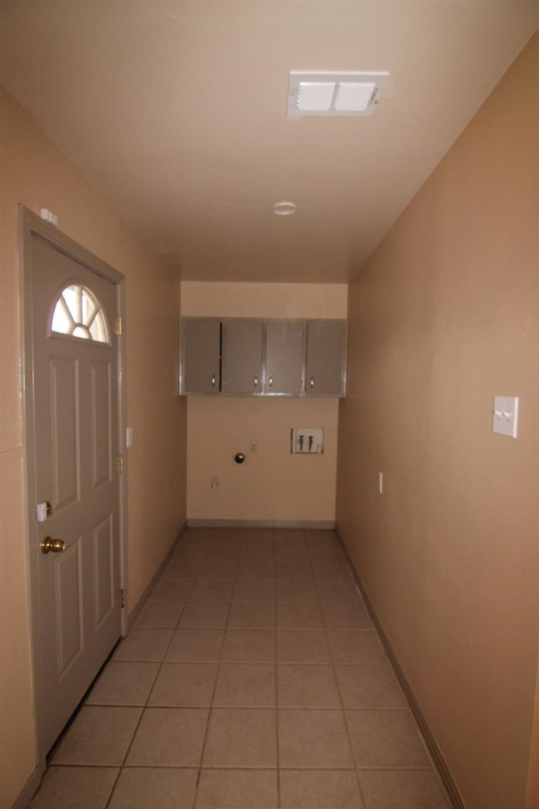 4407 37th Street Lubbock, TX 79414 - Photo 9 of 10 a view of an empty room