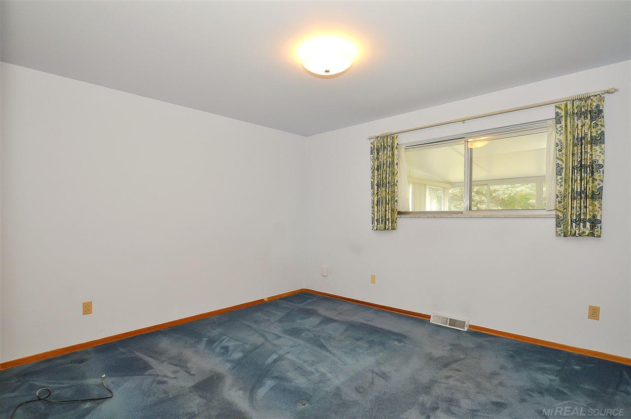 820 Hampton Road Grosse Pointe Woods, MI 48236 - Photo 16 of 29
