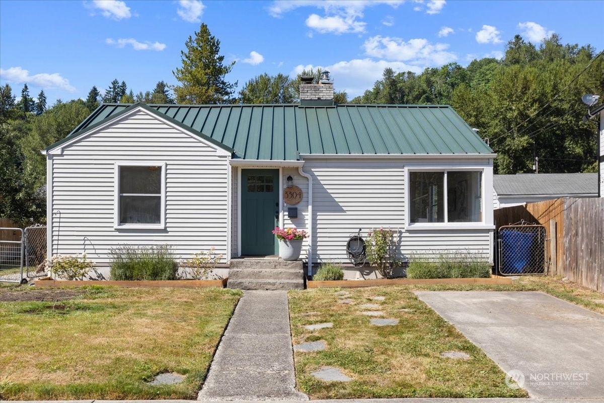 3304 Southeast 6th Street Renton, WA 98058 - Photo 1 of 30 a backyard of a house