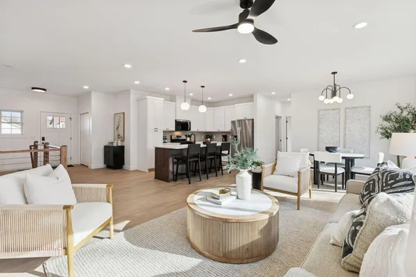 $500,000 | 802 Dutton Drive, Ellendale, MN 56026