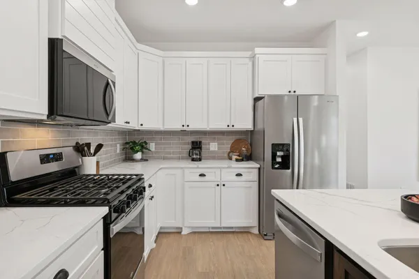 $500,000 | 802 Dutton Drive, Ellendale, MN 56026