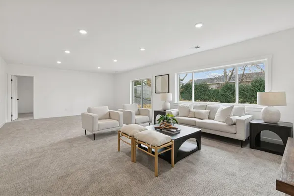 $500,000 | 802 Dutton Drive, Ellendale, MN 56026