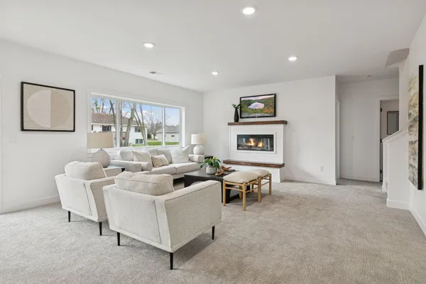 $500,000 | 802 Dutton Drive, Ellendale, MN 56026