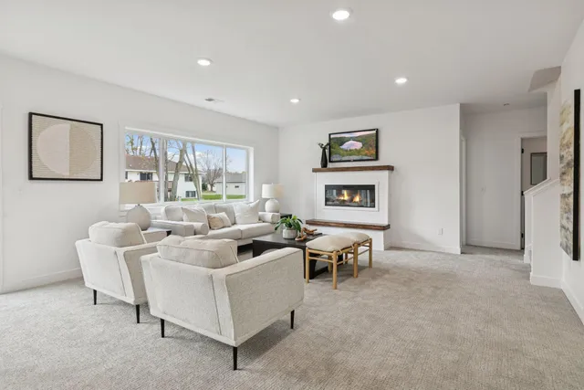 $500,000 | 802 Dutton Drive, Ellendale, MN 56026