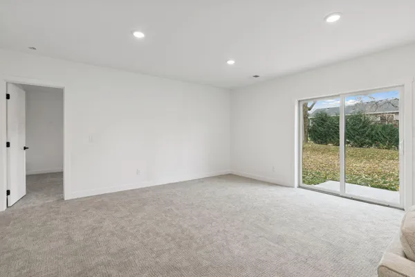 $500,000 | 802 Dutton Drive, Ellendale, MN 56026