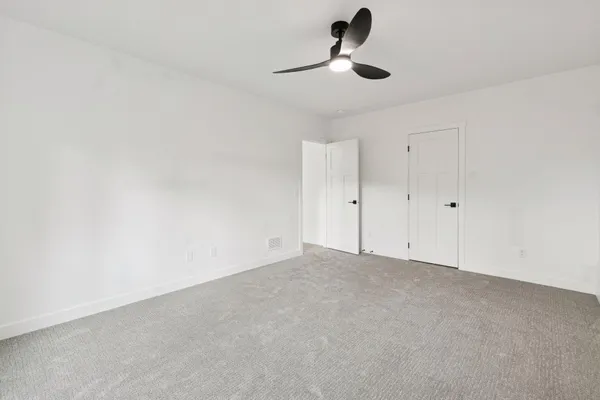 $500,000 | 802 Dutton Drive, Ellendale, MN 56026