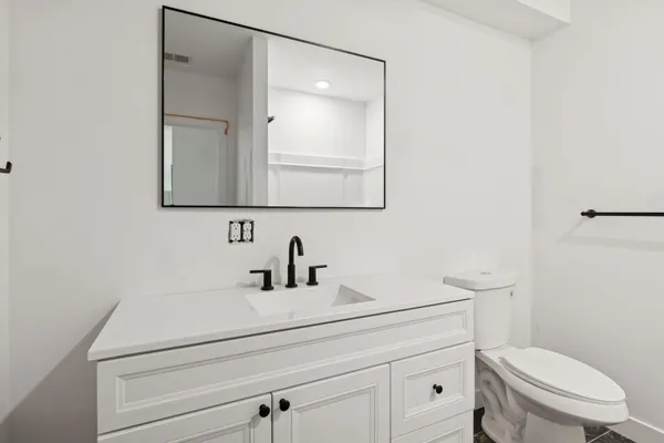 $500,000 | 802 Dutton Drive, Ellendale, MN 56026