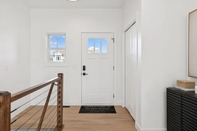 $500,000 | 802 Dutton Drive, Ellendale, MN 56026