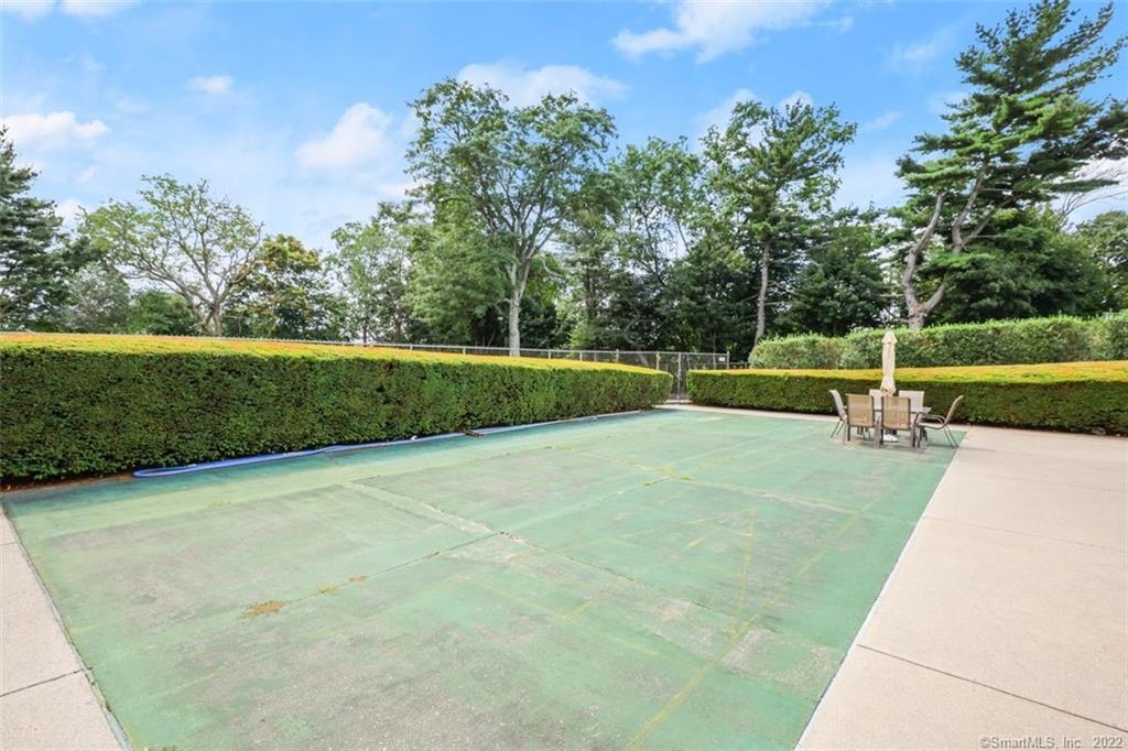 2625 Park Avenue, Unit 6M Bridgeport, CT 06604 - Photo 20 of 21 a view of a garden with lawn chairs