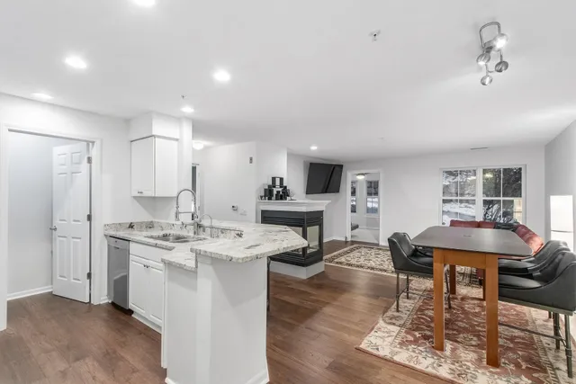 $315,000 | 8530 Greenway Boulevard, Unit 101, Middleton, WI 53562