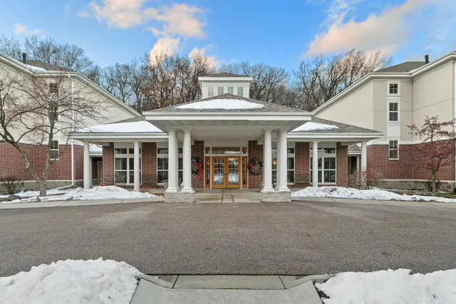 $315,000 | 8530 Greenway Boulevard, Unit 101, Middleton, WI 53562