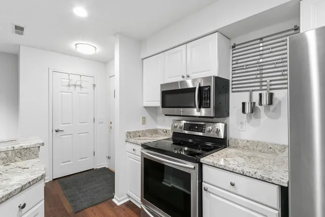 $315,000 | 8530 Greenway Boulevard, Unit 101, Middleton, WI 53562