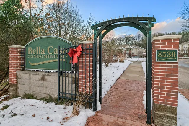 $315,000 | 8530 Greenway Boulevard, Unit 101, Middleton, WI 53562