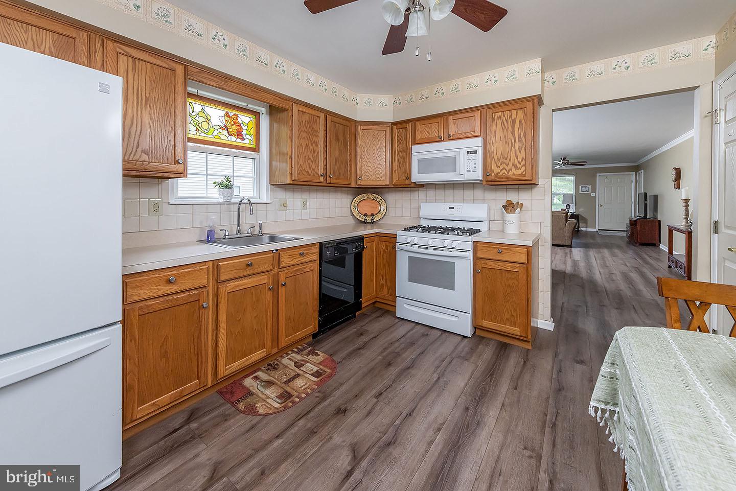408 Country Way Mickleton, NJ 08056 - Photo 9 of 17 Kitchen