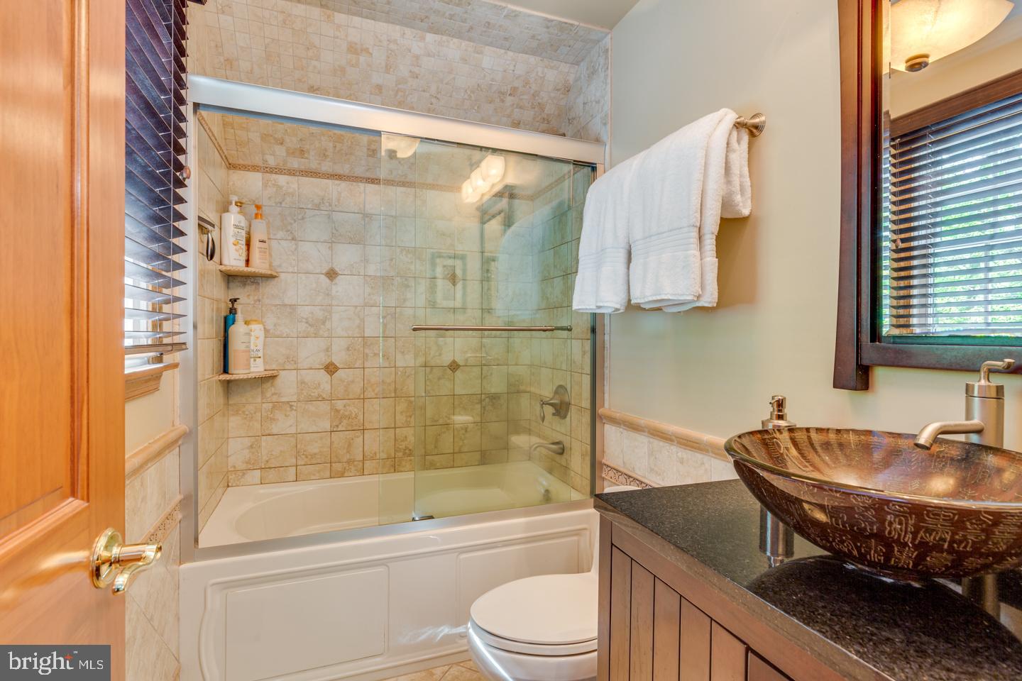 33 Powell Place Road Tabernacle, NJ 08088 - Photo 36 of 58 Master Bath - whirlpool tub with tile surround