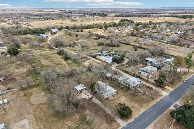 $425,000 | 528 Old McDade Road, Elgin, TX 78621