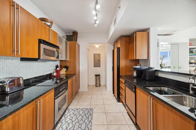 $6,500 | 1551 North Flagler Drive, Unit 1415, West Palm Beach, FL 33401