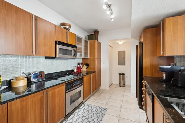 $6,500 | 1551 North Flagler Drive, Unit 1415, West Palm Beach, FL 33401