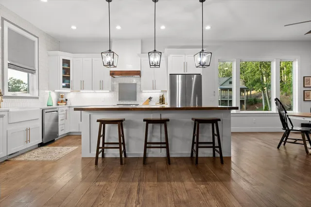 $840,000 | 9962 Caseview Drive, Harrison, TN 37341