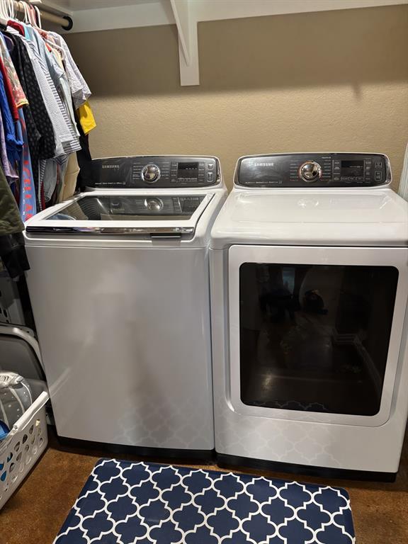 1020 Turkey Meadows Weatherford, TX 76088 - Photo 15 of 21 Laundry room with washer and dryer