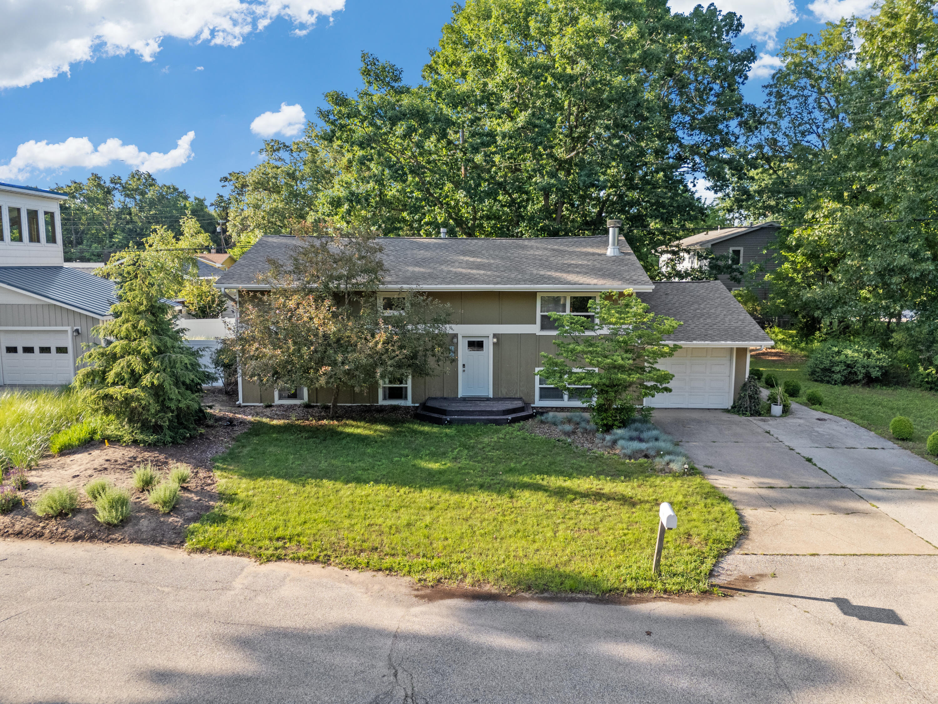 112 Carter Road Michigan City, IN 46360 - Photo 1 of 35 3000x2250