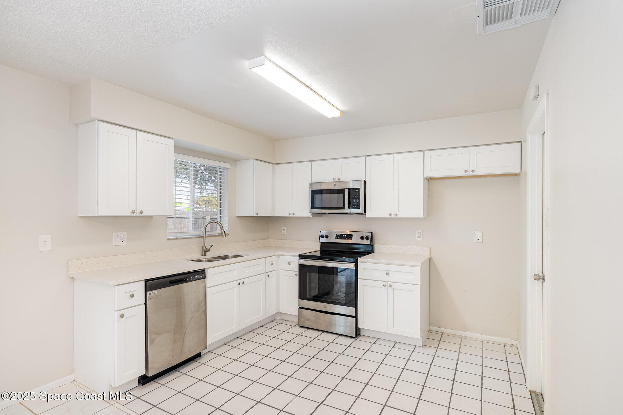 1122 Manatee Drive Rockledge, FL 32955 - Photo 7 of 24 008_dsc00021-edit_428