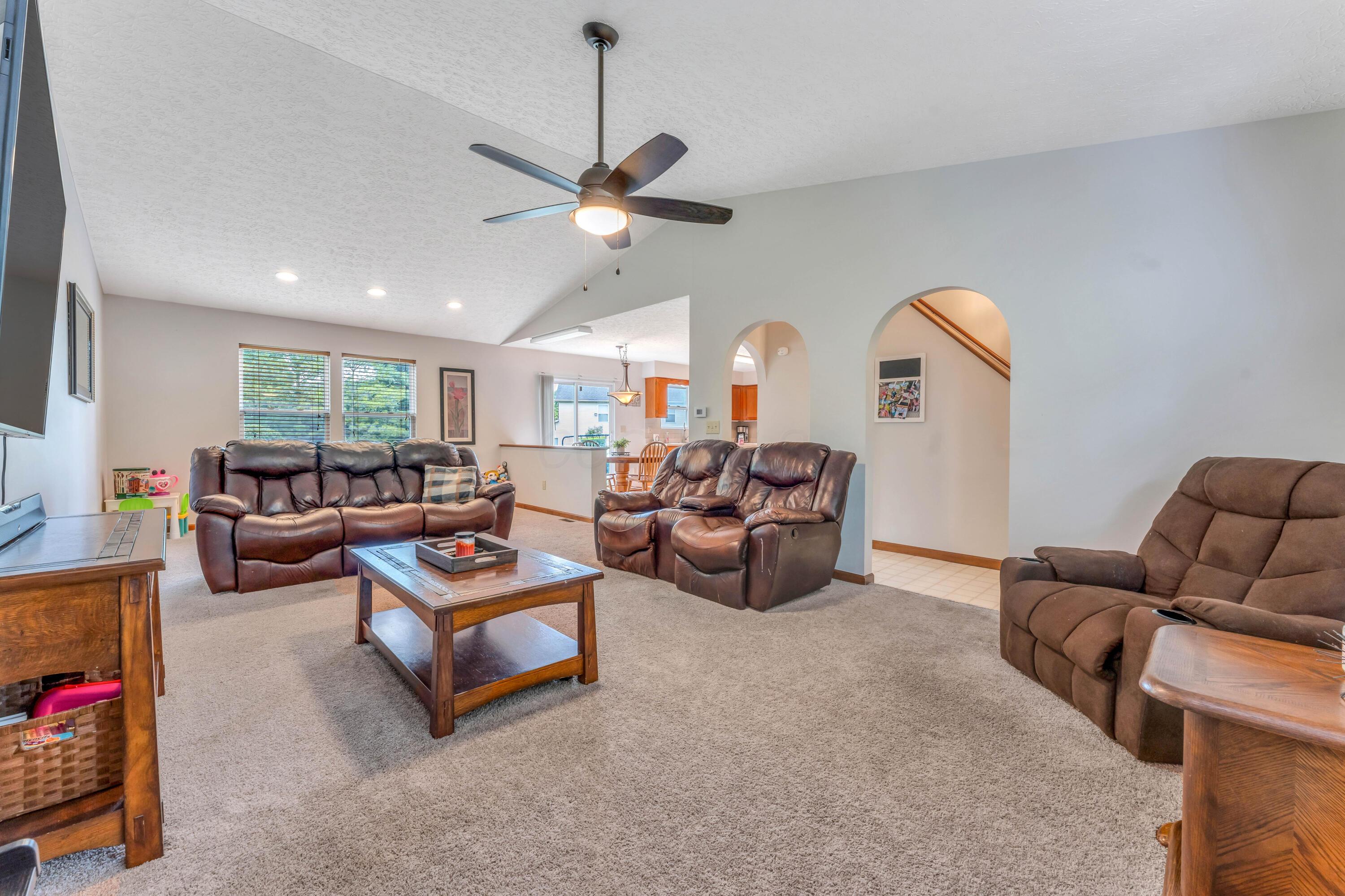 107 Kettering Bend Delaware, OH 43015 - Photo 6 of 38 DSC00958