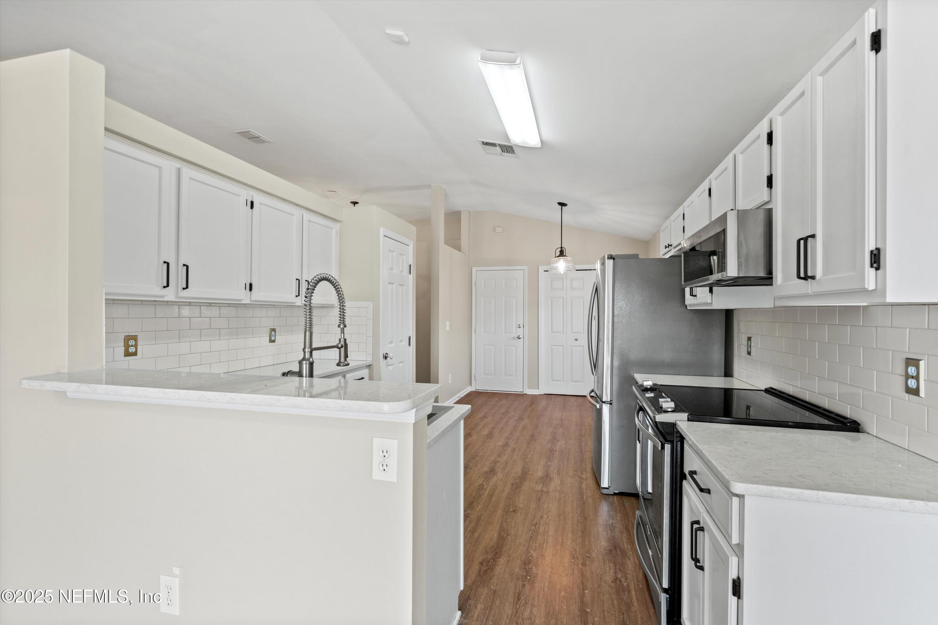 4467 Rocky River Road West Jacksonville, FL 32224 - Photo 7 of 24 Kitchen