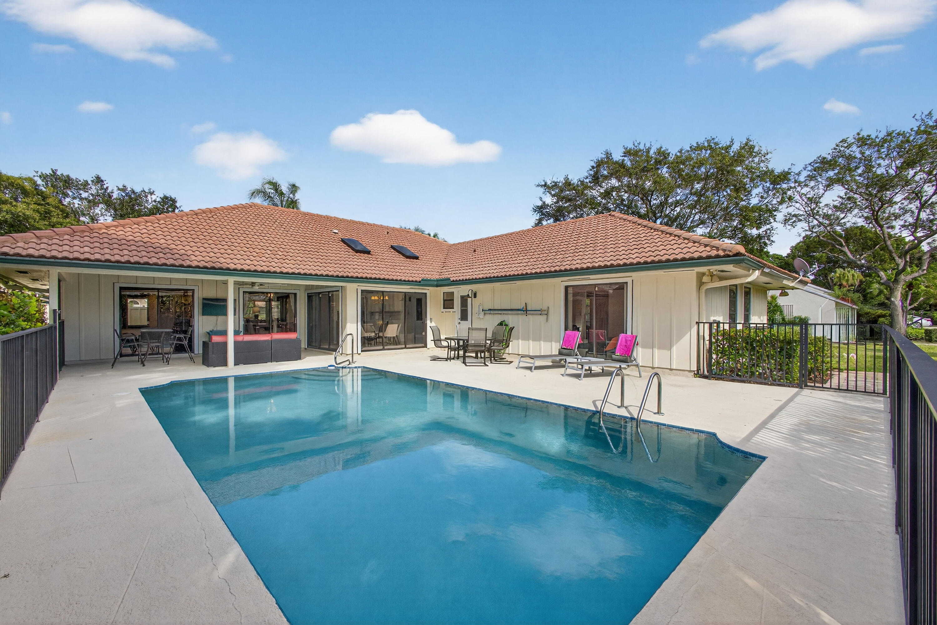 13 St Giles Road Palm Beach Gardens, FL 33418 - Photo 3 of 55 Pool/Patio