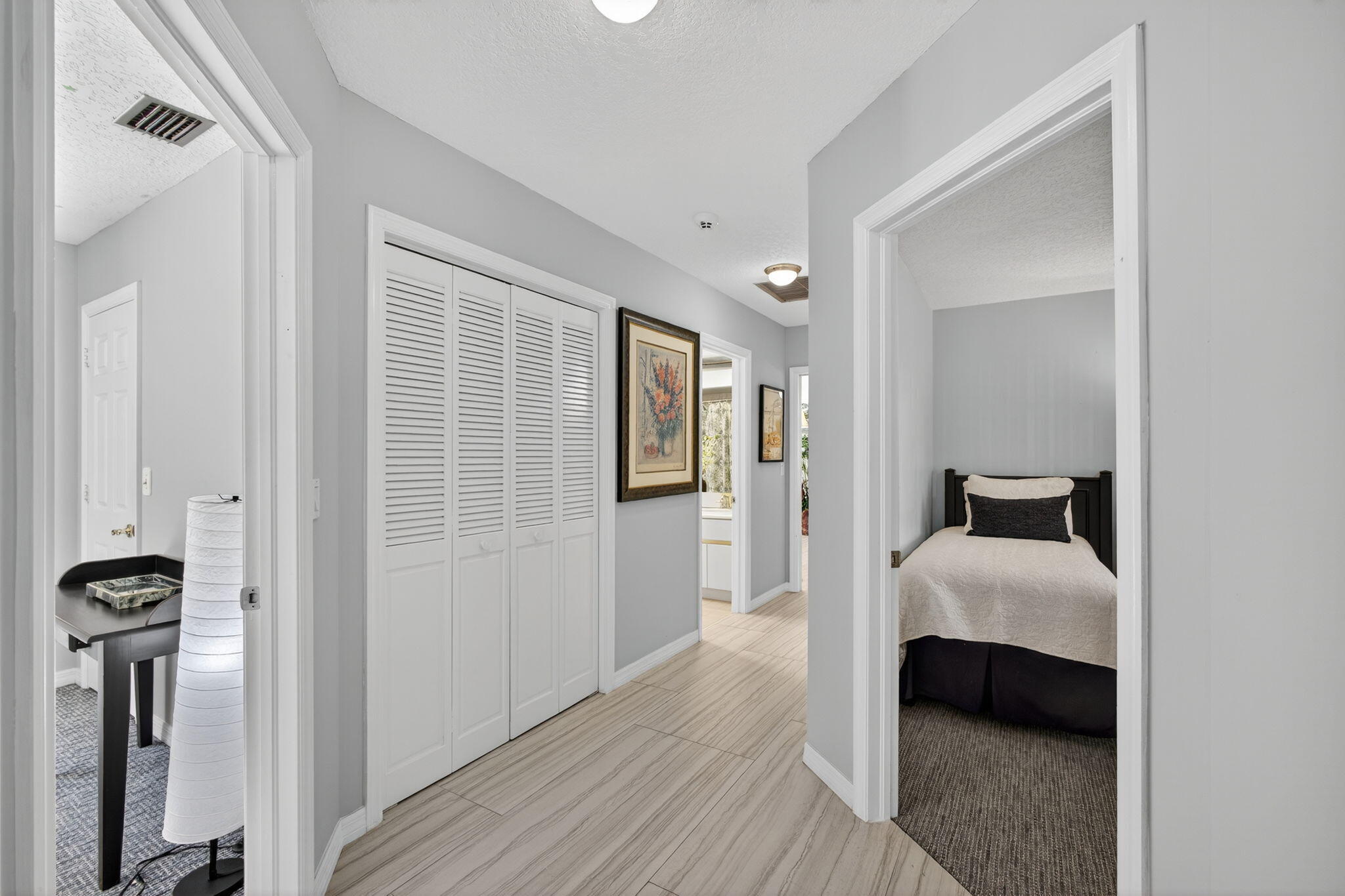 13 St Giles Road Palm Beach Gardens, FL 33418 - Photo 42 of 55 Hallway Guest Bedrooms