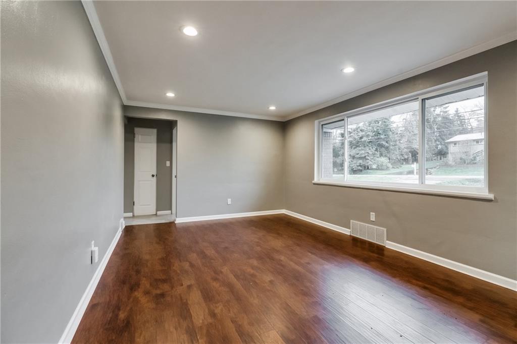 281 Ewings Mill Road Coraopolis, PA 15108 - Photo 3 of 25 Living Room
