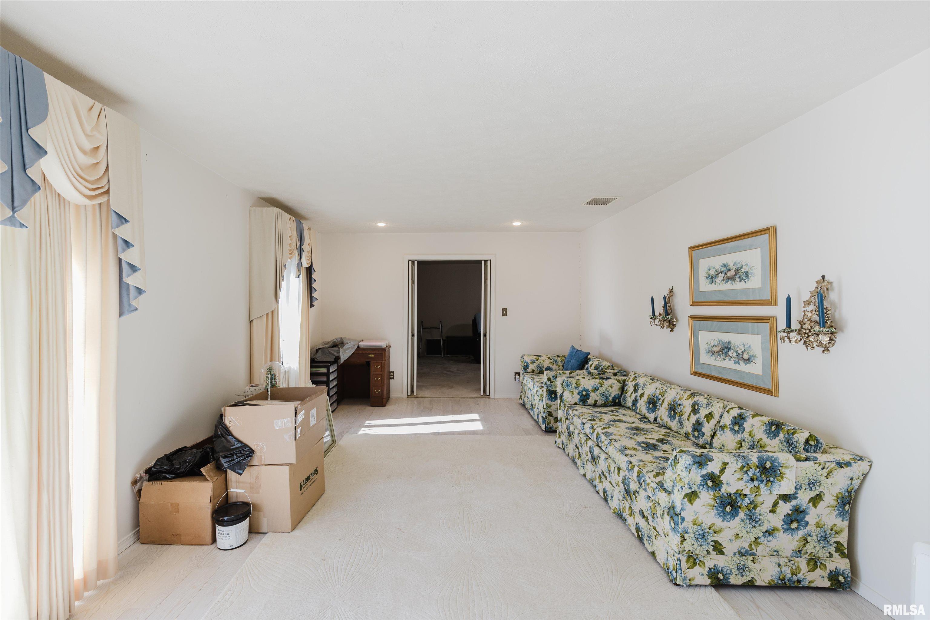 217 Jackson Street Hurst, IL 62949 - Photo 15 of 42