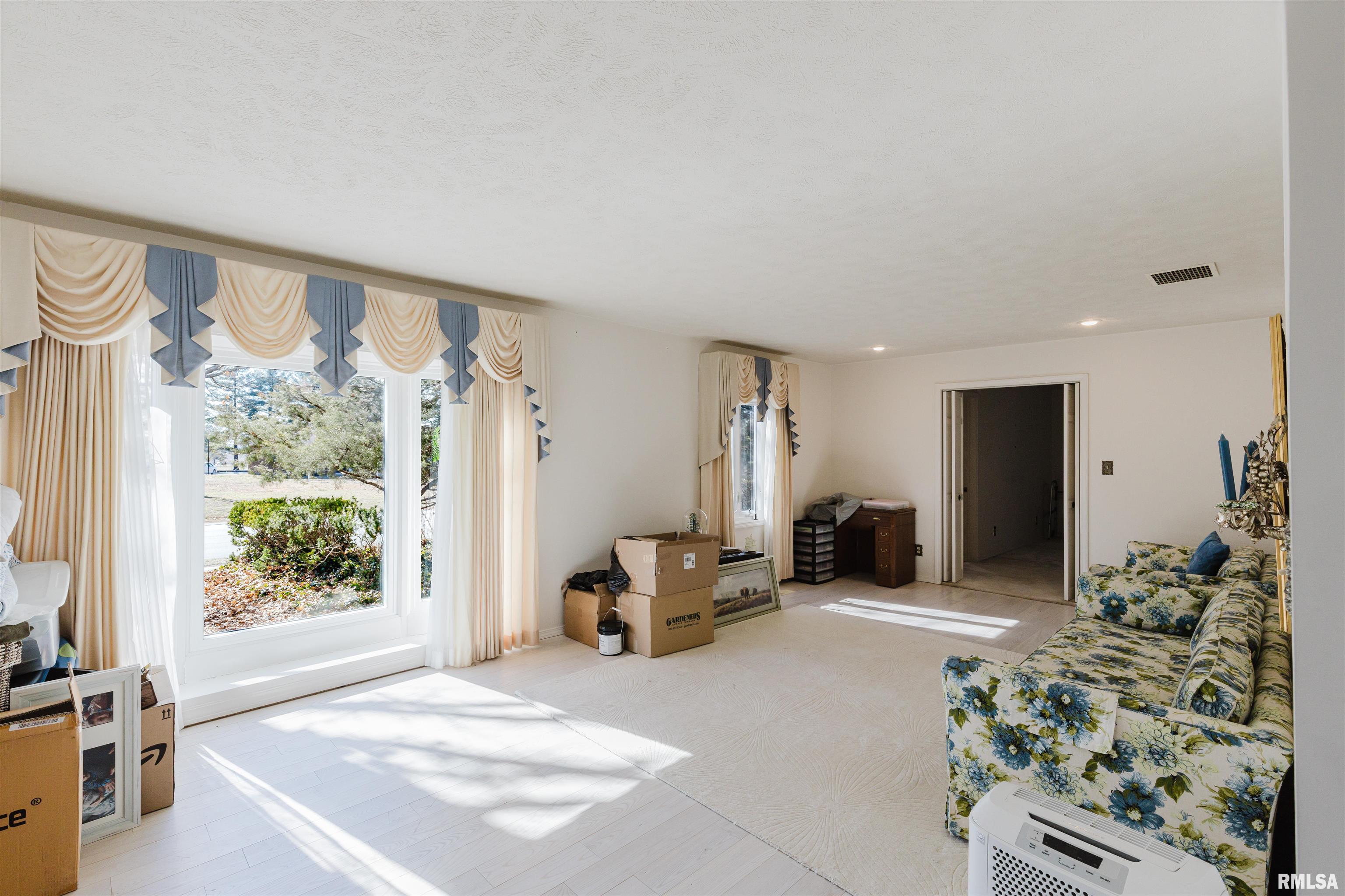 217 Jackson Street Hurst, IL 62949 - Photo 16 of 42