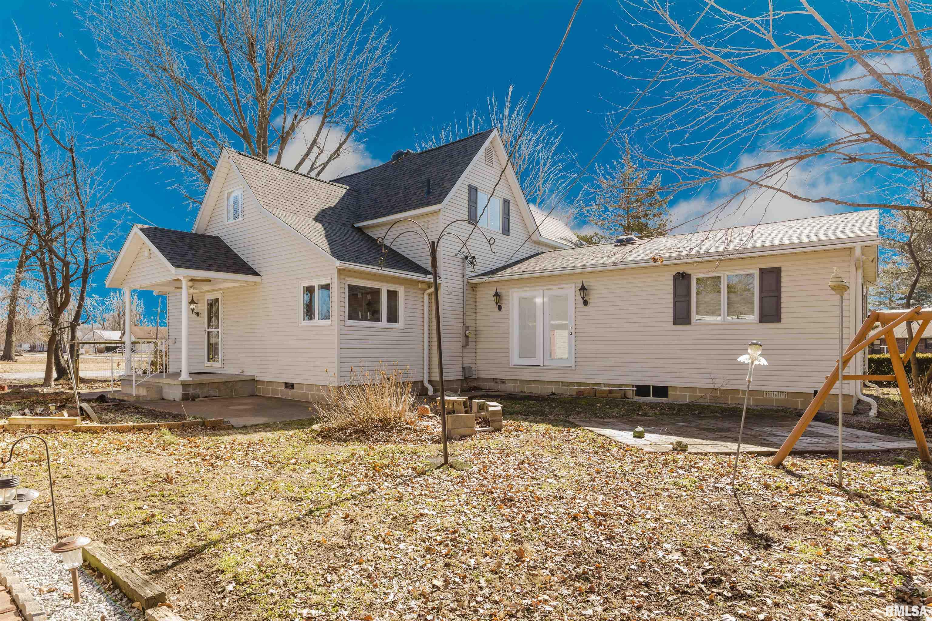 217 Jackson Street Hurst, IL 62949 - Photo 4 of 42