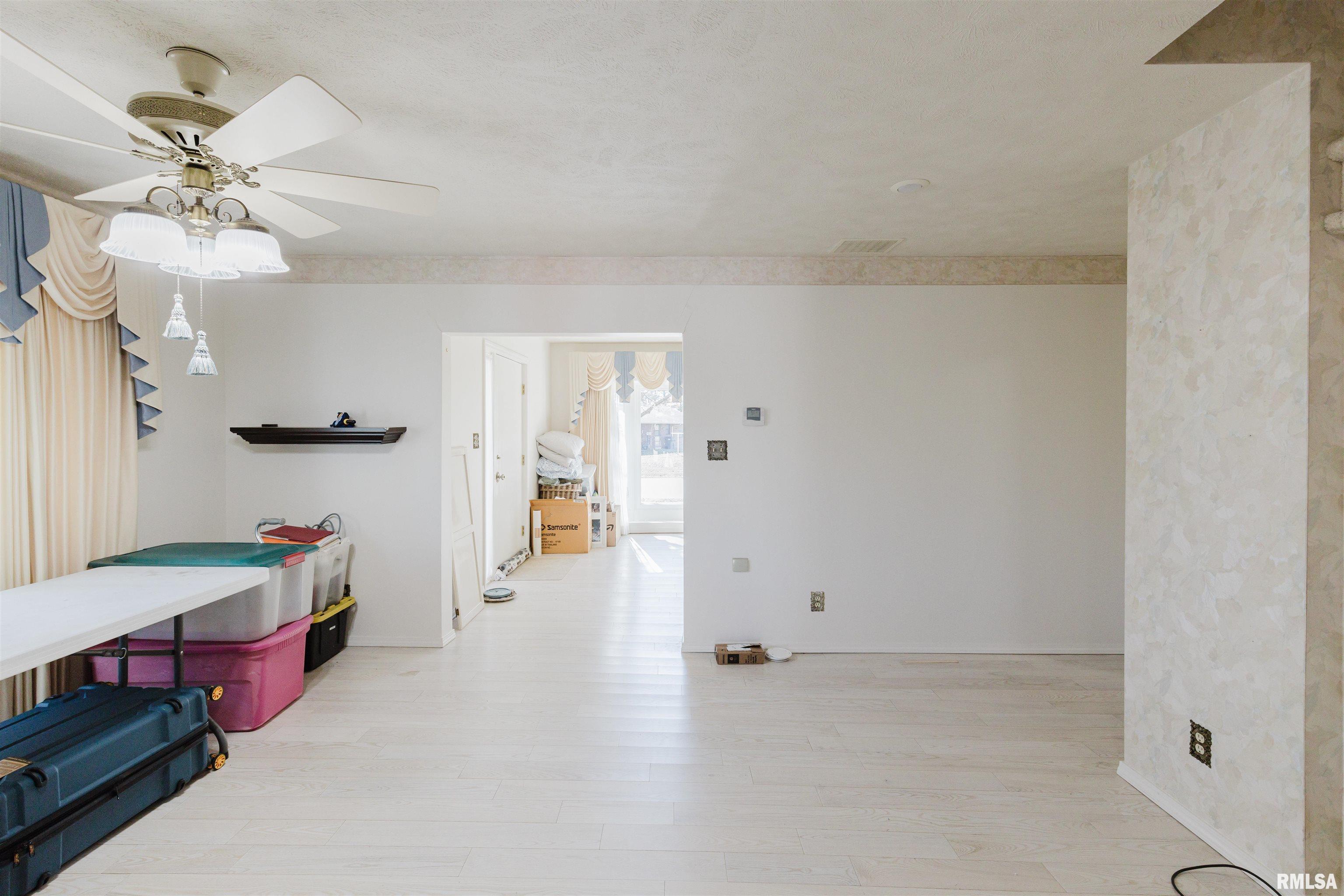 217 Jackson Street Hurst, IL 62949 - Photo 10 of 42