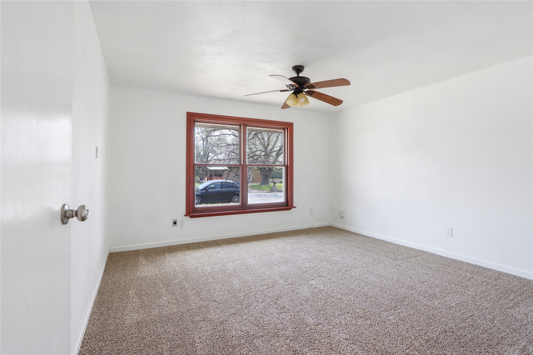 9100 Shepard Drive Austin, TX 78753 - Photo 14 of 26 an empty room with windows and fan