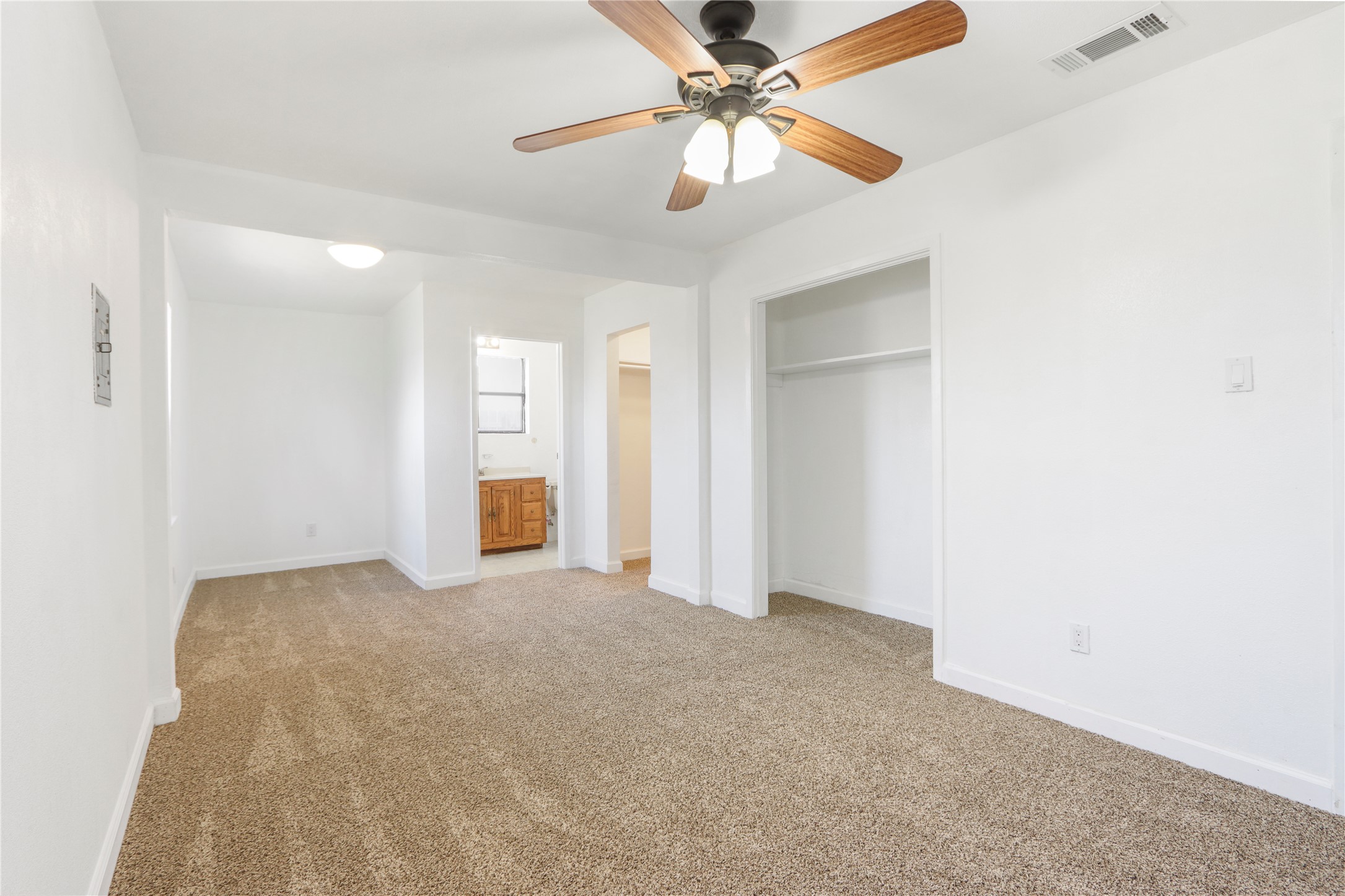 9100 Shepard Drive Austin, TX 78753 - Photo 21 of 26 an empty room with closet and a ceiling fan