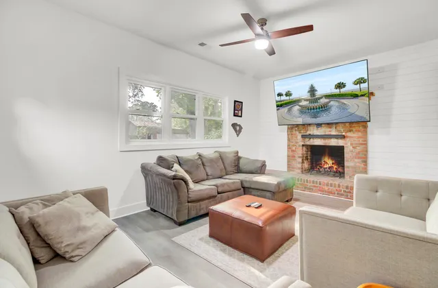 $520,000 | 1866 Ashley Hall Road, Charleston, SC 29407