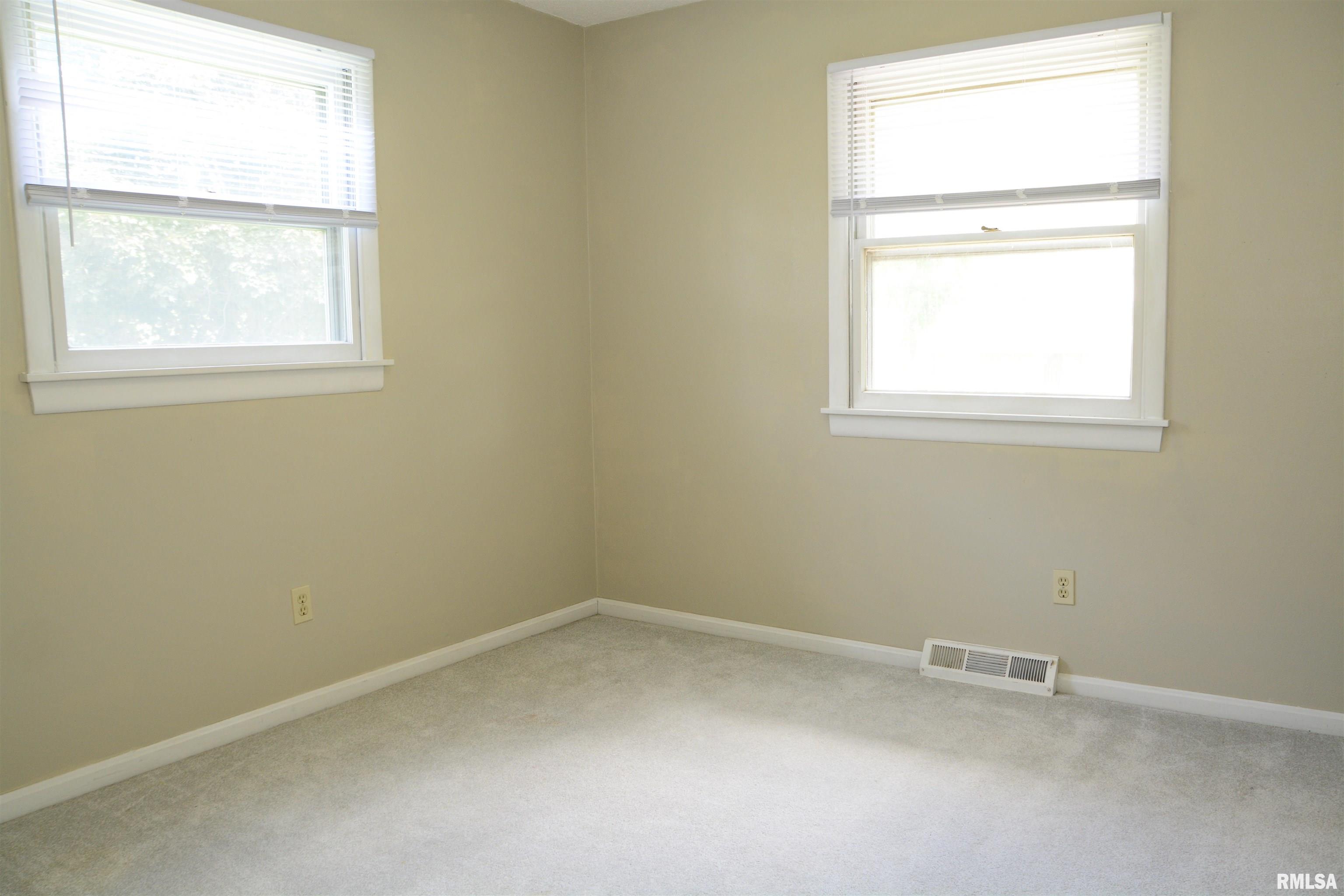 807 Meadow Drive Macomb, IL 61455 - Photo 14 of 24