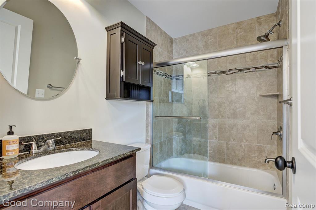 995 Cambridge Road Berkley, MI 48072 - Photo 37 of 55