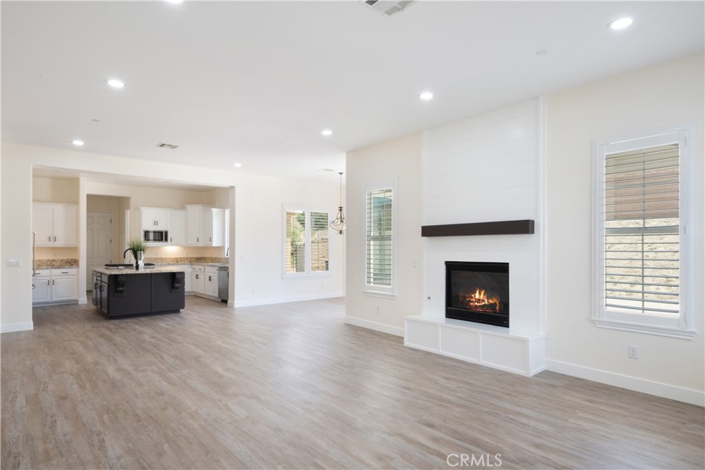 3086 Crystal Ridge Lane Colton, CA 92324 - Photo 16 of 71 Main House - Family Room