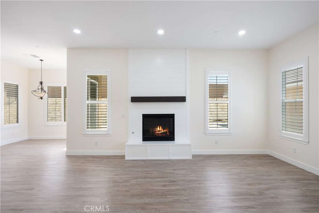 3086 Crystal Ridge Lane Colton, CA 92324 - Photo 17 of 71 Main House - Family Room