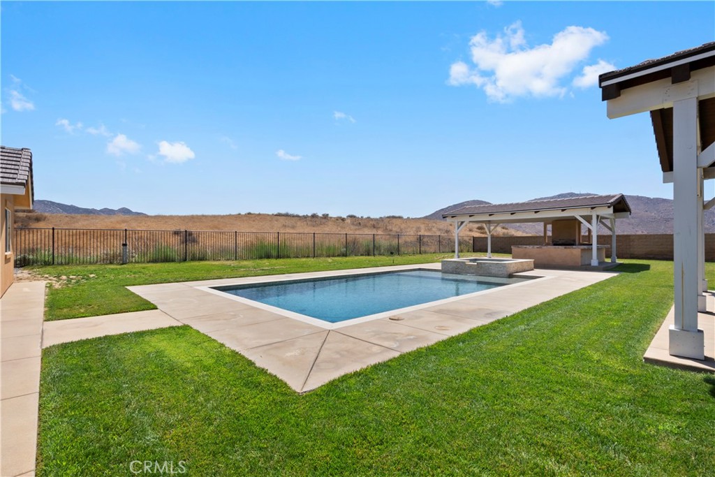 3086 Crystal Ridge Lane Colton, CA 92324 - Photo 2 of 71 a view of a terrace with a yard