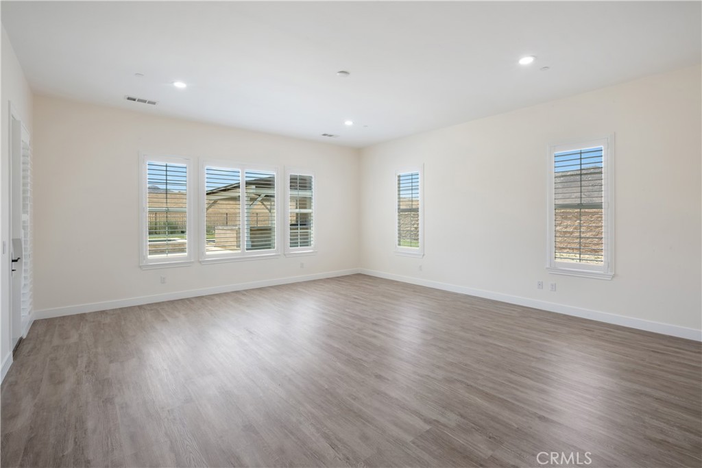 3086 Crystal Ridge Lane Colton, CA 92324 - Photo 24 of 71 Main House - Primary Bedroom